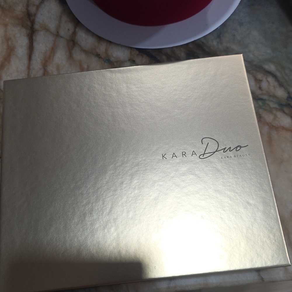 Glamorous Gold and Brown Eyeshadow Palette - Picture 2 of 2